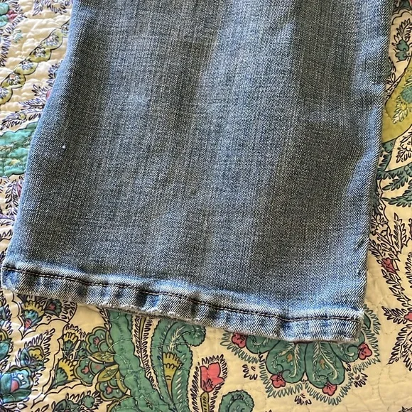 Bundle of two size 16 pants. Levi jeans and Style & Co shorts - Picture 6 of 9